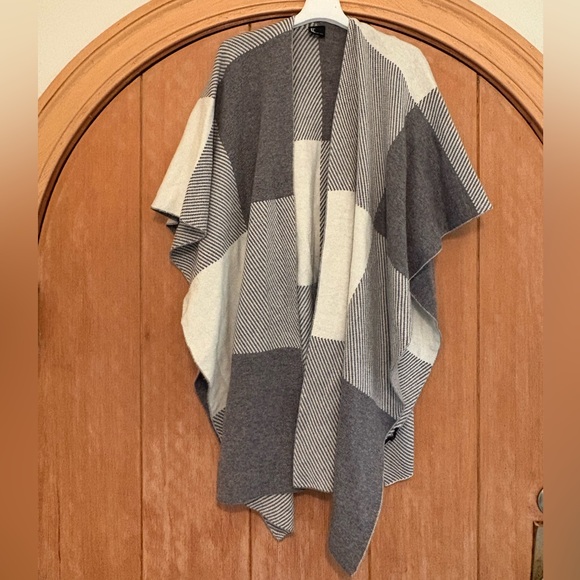 Love Token Sweaters - Love Token pretty in plaid white and grey poncho XS/S